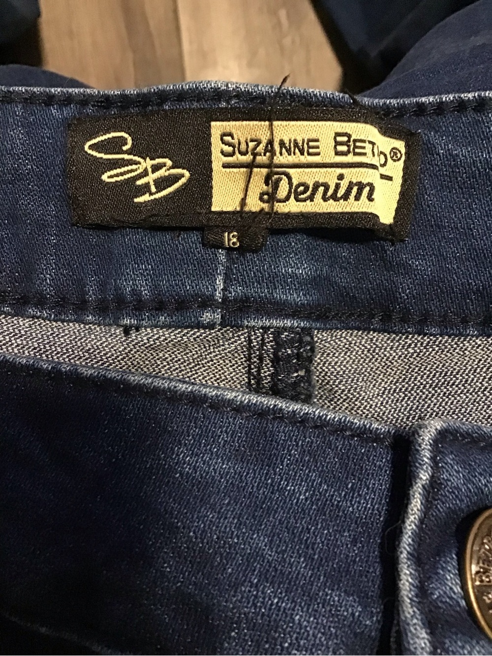 NWT! Suzanne Betro Dark Blue Denim Jeans with Gold Button - Picture 6 of 8
